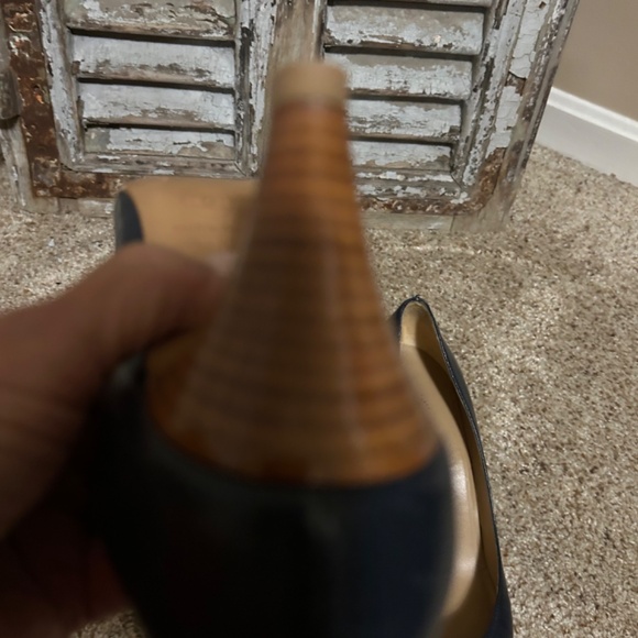 Chanel navy stacked heel pointed toe pumps. Logo on toe. 38.5 - Picture 10 of 14